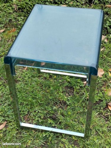 Table d’appoint vintage Marc Berthier pour Prisunic – Plexiglas bleu – Années 60