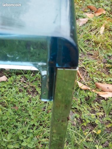 Table d’appoint vintage Marc Berthier pour Prisunic – Plexiglas bleu – Années 60