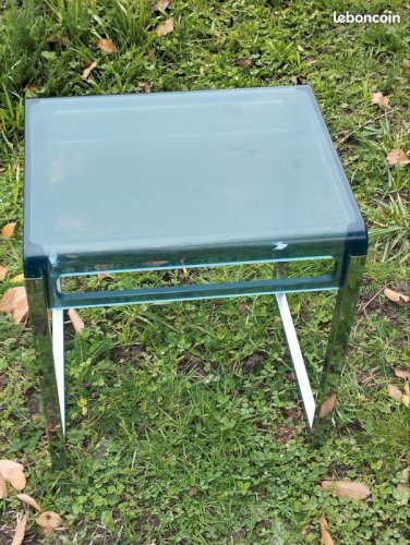 Table d’appoint vintage Marc Berthier pour Prisunic – Plexiglas bleu – Années 60