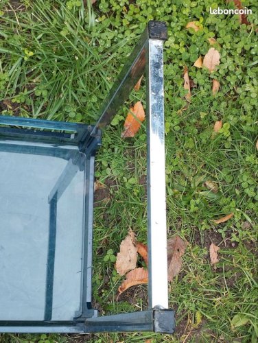 Table d’appoint vintage Marc Berthier pour Prisunic – Plexiglas bleu – Années 60