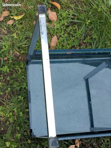 Table d’appoint vintage Marc Berthier pour Prisunic – Plexiglas bleu – Années 60