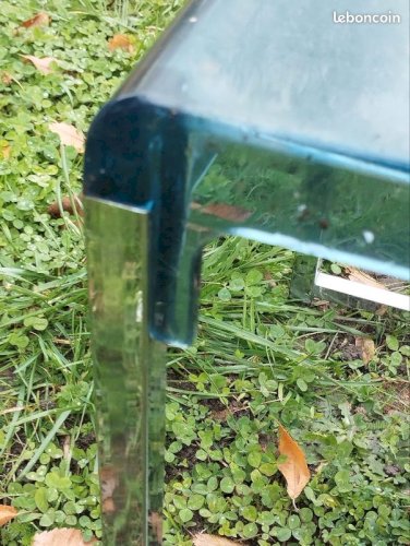 Table d’appoint vintage Marc Berthier pour Prisunic – Plexiglas bleu – Années 60