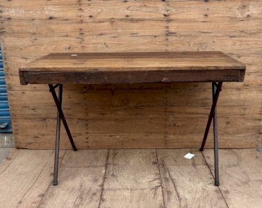 Table datelier pliante structure métal avec plateau en teck massif