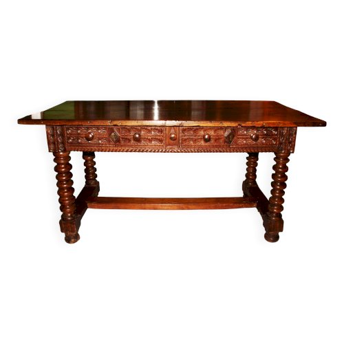 TABLE DE CHALET SAVOYARDE sculptée, deux tiroirs fin XVIIIème