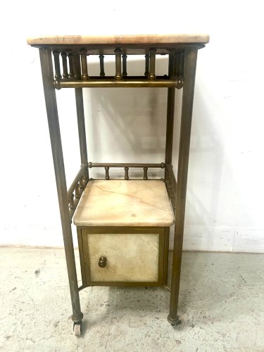 Table de chevet Art Déco en laiton et marbre veiné XX siècle
