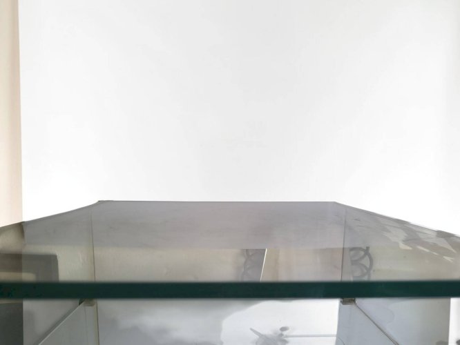 Table de chevet / bout de canapé en plexiglas (lucite) 1970s
