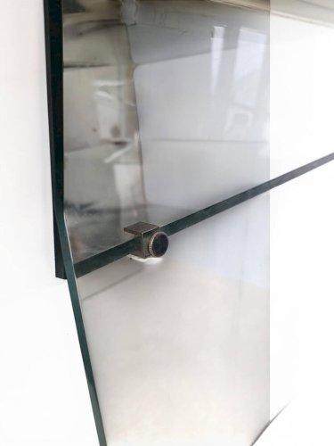 Table de chevet / bout de canapé en plexiglas (lucite) 1970s