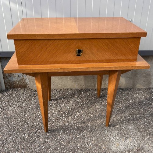 table de chevet des années 50 moderniste