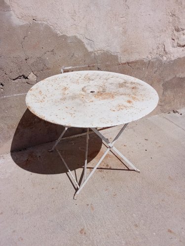 Table de jardin pliable ancienne.