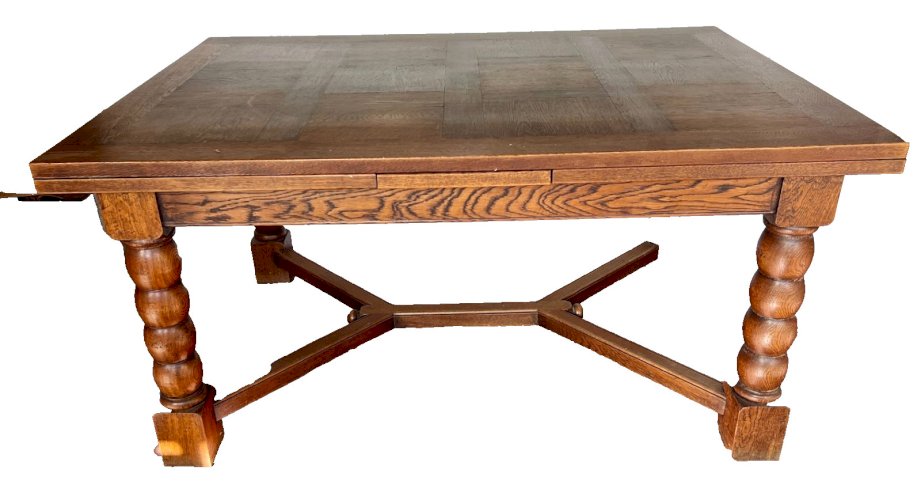 Table de style renaissance en chene massif XX siècle