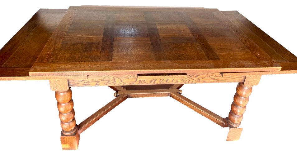 Table de style renaissance en chene massif XX siècle