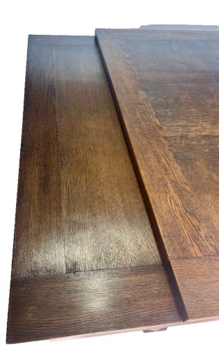 Table de style renaissance en chene massif XX siècle