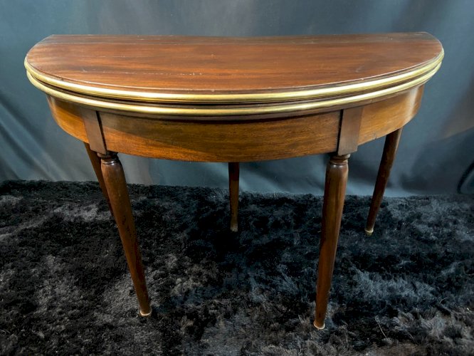 Table demi-lune acajou fin d'époque Louis XVI formant console table à jeu XVIIIe
