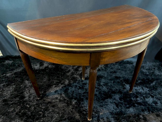 Table demi-lune acajou fin d'époque Louis XVI formant console table à jeu XVIIIe