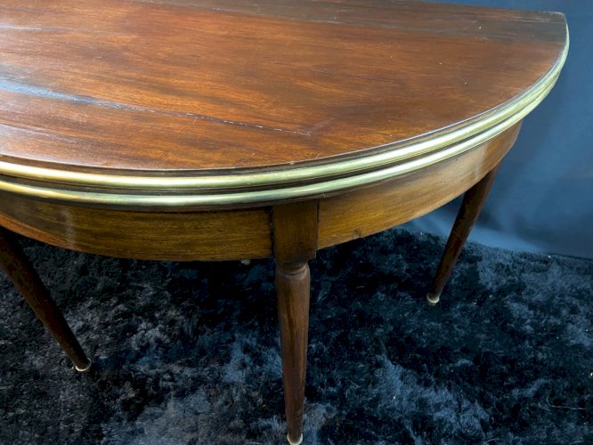 Table demi-lune acajou fin d'époque Louis XVI formant console table à jeu XVIIIe