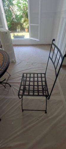 table en zellige avec ses 4 chaises en fer forgé