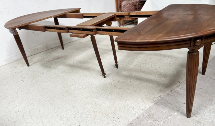 Table et six chaises Art Déco en noyer massif XX siècle