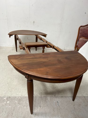 Table et six chaises Art Déco en noyer massif XX siècle