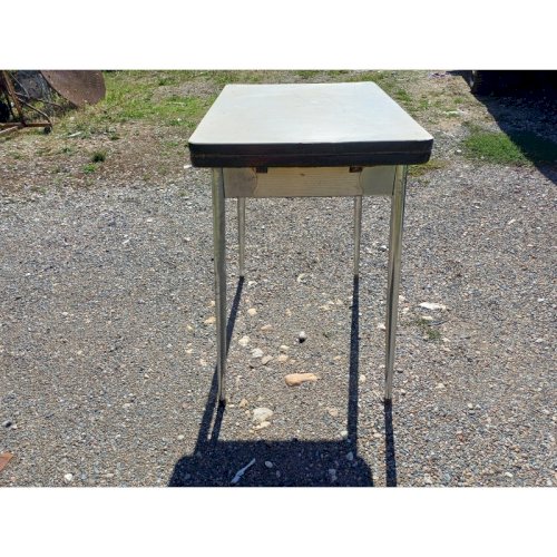Table Formica Jaune
