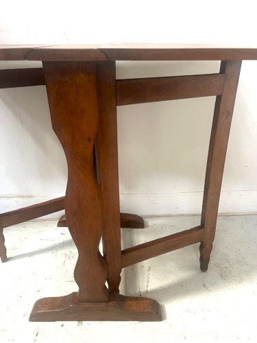 Table Gateleg en noyer massif XIX siècle
