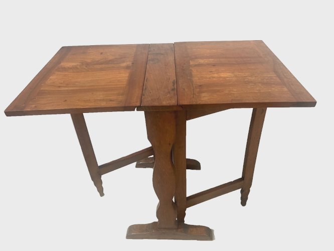 Table Gateleg en noyer massif XIX siècle