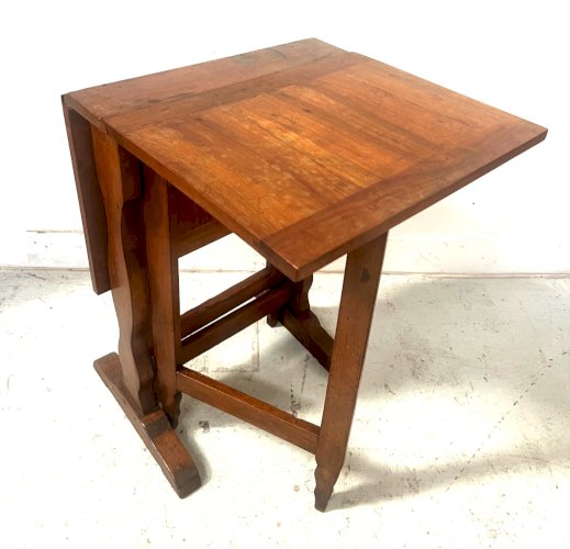 Table Gateleg en noyer massif XIX siècle