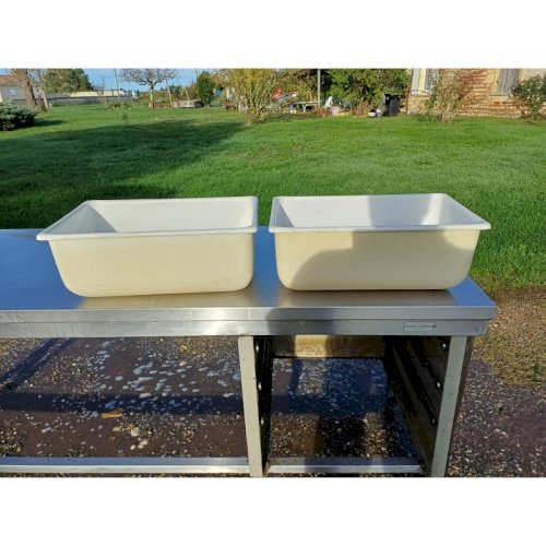 Table Inox de Collectivité avec Tiroirs et Bacs Plastic