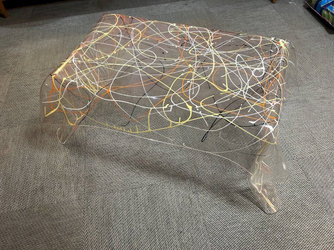 Table mouchoir en plexi graffiti années 80