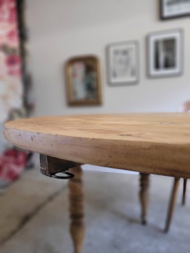 Table ronde  à volets en bois maasif