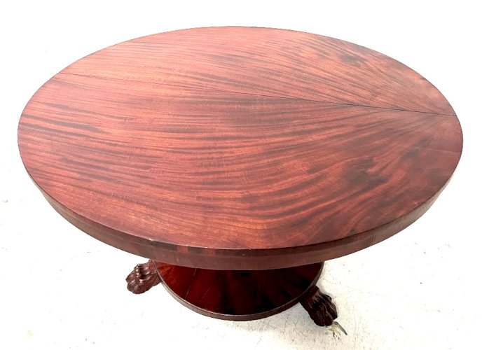 Table ronde de style Empire a pietement griffe XIX siècle