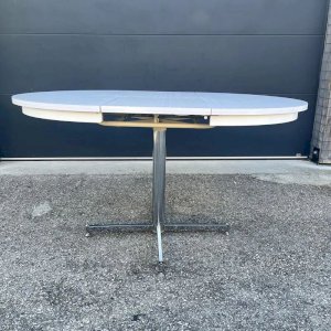 Formica round table