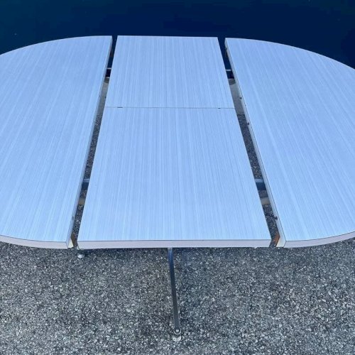 Table ronde en formica