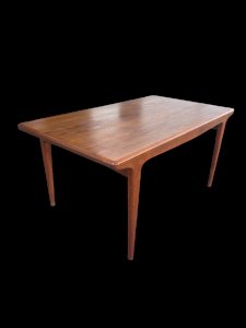 Table scandinave Tricoire et Vecchione