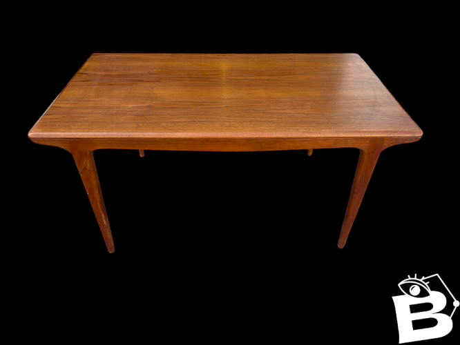 Table scandinave Tricoire et Vecchione