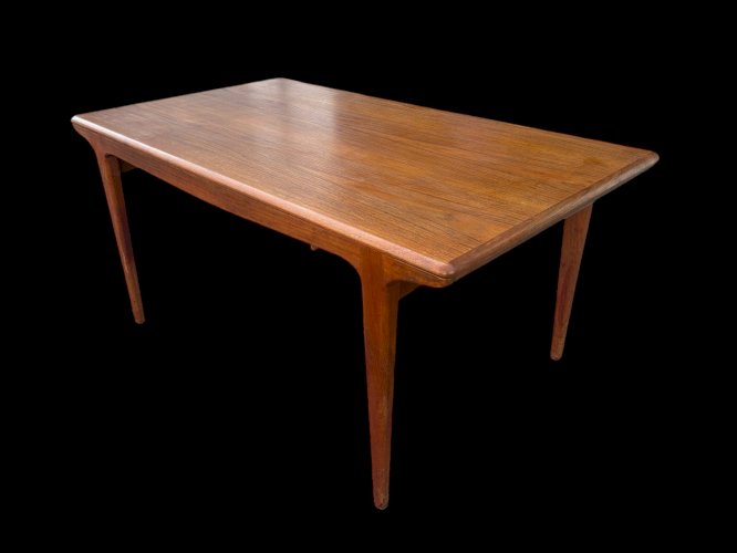 Table scandinave Tricoire et Vecchione