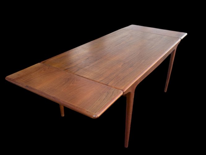 Table scandinave Tricoire et Vecchione