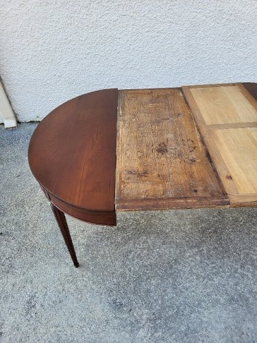 TABLE STYLE LOUIS XVI EN ACAJOU AVEC 2 ALLONGES N30