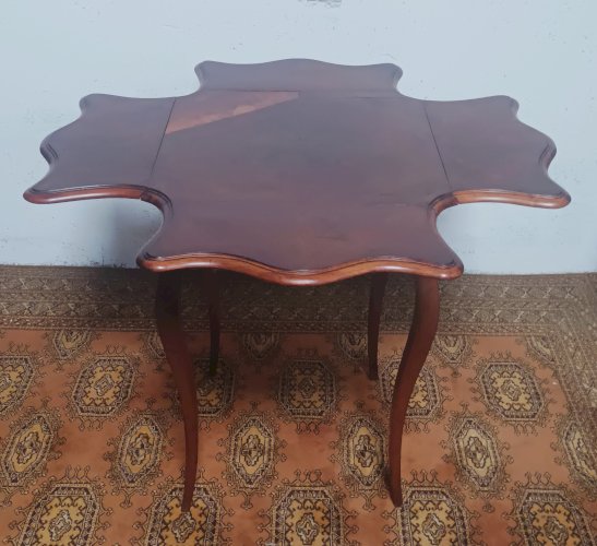 Table trèfle Louis XV en noyer