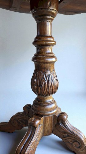 Table violon quadripode vers 1900