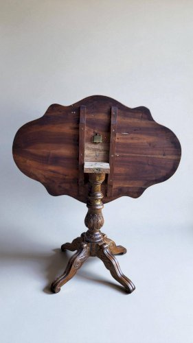 Table violon quadripode vers 1900