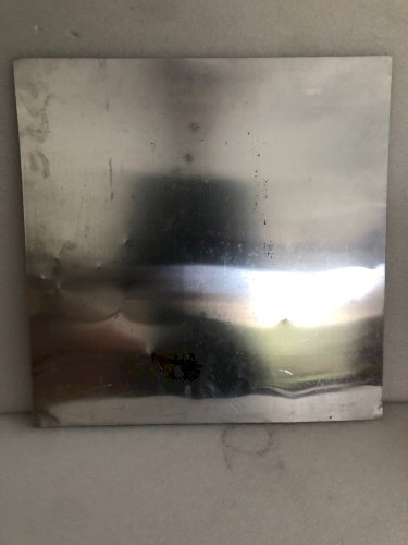 tableau femme sur plaque d'aluminium métal brut vintage 60 s modernism