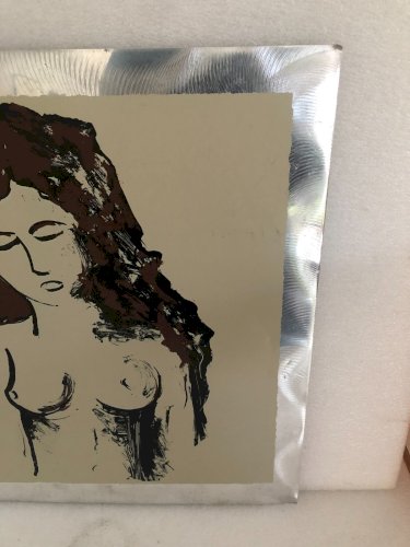 tableau femme sur plaque d'aluminium métal brut vintage 60 s modernism