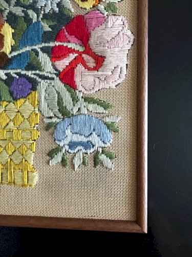tableau fleurs brodées 1970