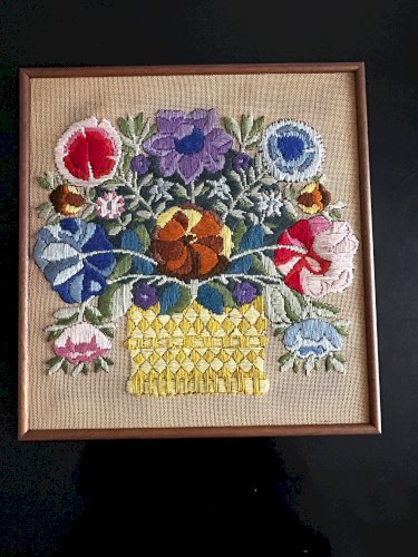 tableau fleurs brodées 1970
