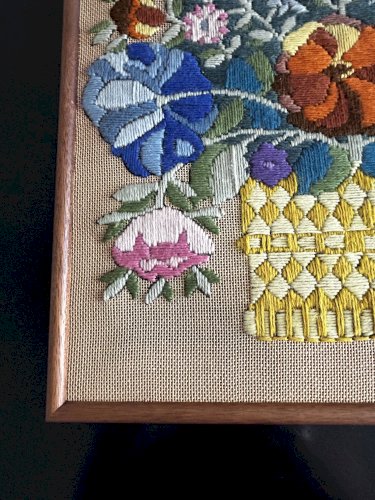 tableau fleurs brodées 1970