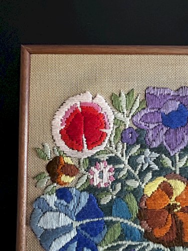 tableau fleurs brodées 1970