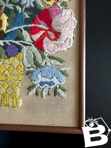 tableau fleurs brodées 1970