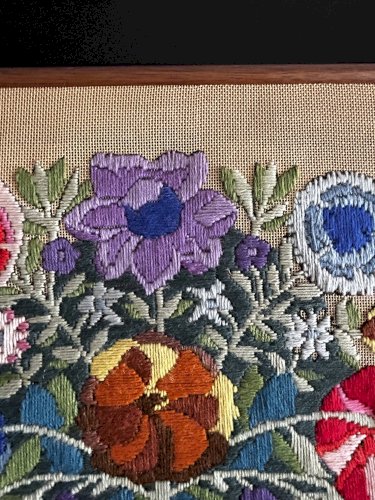 tableau fleurs brodées 1970