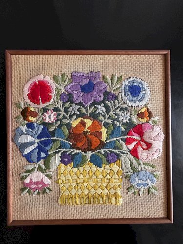 tableau fleurs brodées 1970