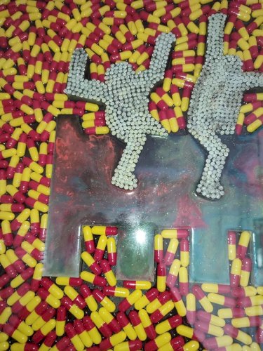 tableau original nommé folie sous controle signé par lartiste PBS en bon etat